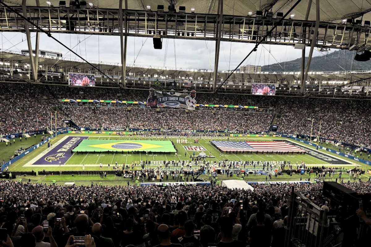 Ravens e Cowboys fizeram história no Maracanã, mas o verdadeiro espetáculo começou dias antes, quando o Rio de Janeiro passou a respirar futebol americano